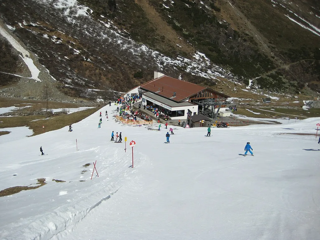נוף אישגל (Ischgl) ואזור הסקי בפאזנאונטאל, טירול, אוסטריה